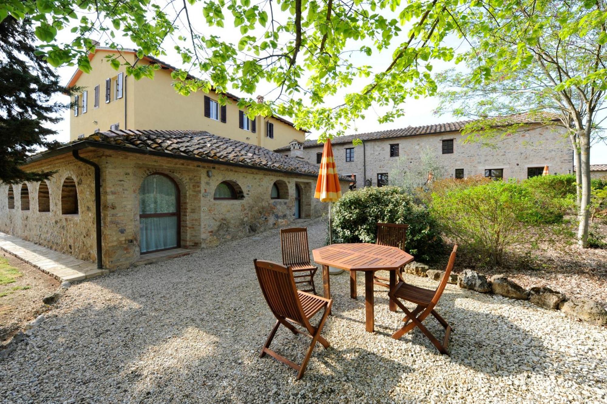 Villa Fattoria Agriturismo Nerbona à Casole dʼElsa Extérieur photo